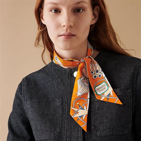 how to tie hermes scarf|how to wear hermes twilly.